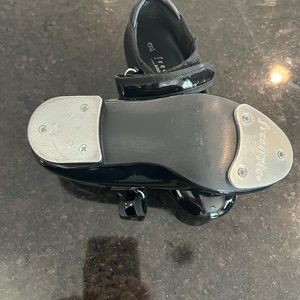 Size 9 toddler tap shoes! Worn a few times but my daughter quickly sized up.